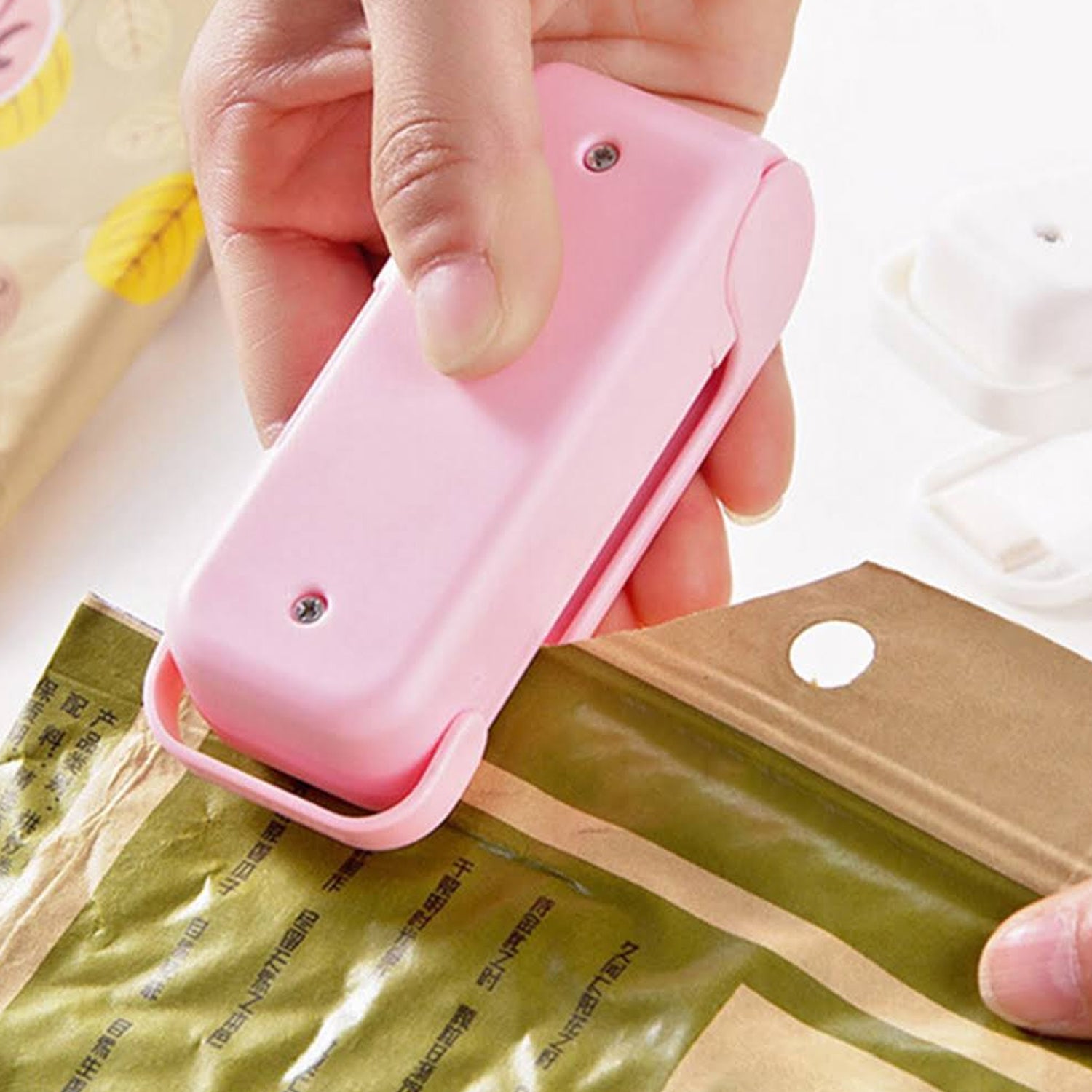 7675 Mini Sealing Machine Plastic Bag Sealer Portable Mini Super Seal Packing Plastic Bag Tool Sealing Machine Hand Held Heat (1pc) - Fynkkart