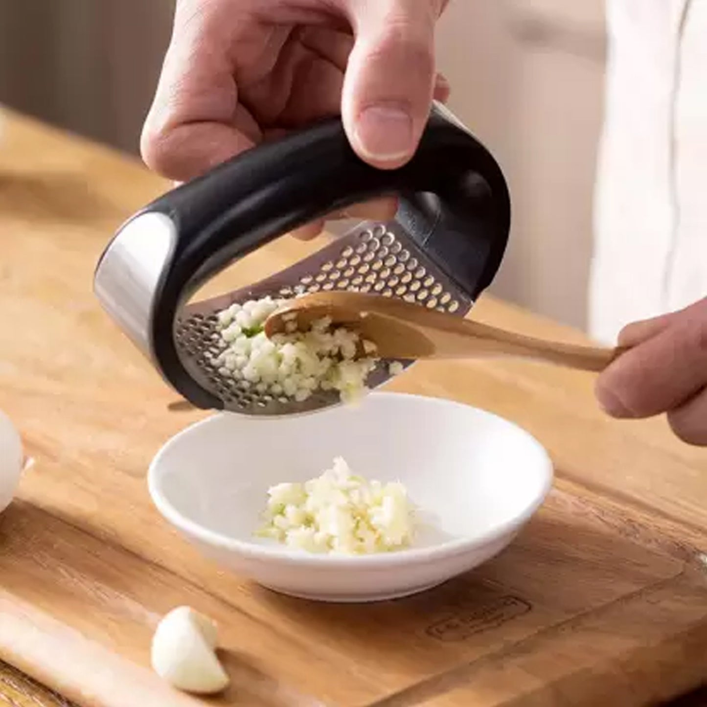 Multipurpose Garlic Presser Squeeze Press Crusher Stainless Steel Kitchen Tools Quick Handy Ginger Garlic Crusher - Fynkkart